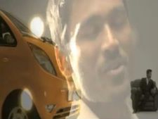 'கொலவெறி' ஸ்டைலில் நானோ காருக்கு பாட்டு பாடிய தனுஷ்!