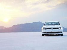 மணிக்கு 300 கிமீ வேகத்தில் பறந்த போக்ஸ்வேகன் ஜெட்டா ஹைபிரிட்