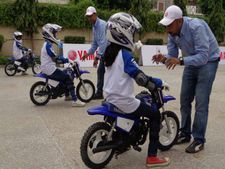 பாதுகாப்பான டிரைவிங்: மாணவர்களுக்கு சிறப்பு பயிற்சி வழங்கிய யமஹா