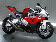 மணிக்கு 329 கிமீ வேகத்தில் பறந்து சாதனை படைத்த பிஎம்டபிள்யூ பைக்