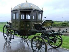 மைசூர் மஹாராஜாவின் பழமை வாய்ந்த சாரட் வண்டி விரைவில் ஏலம்