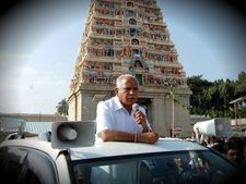 கட்சியை பிரபலப்படுத்த ஒரு கோடி ரூபாய் காரில் மைக்செட் கட்டிய எதியூரப்பா!