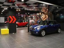 தென் இந்தியாவின் முதல் ஷோரூமை ஐதராபாத்தில் திறந்த மினி!