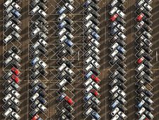 கார் நிறுத்தும் பகுதின்னா இப்படித்தான் இருக்கணும்!