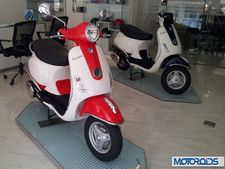 இரட்டை வண்ண வெஸ்பா ஸ்கூட்டர்: ரூ.6,000 செலவாகும்