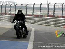 டெல்லி பார்முலா-1 டிராக்கை ஒரு கை பார்த்த டோணி அண்ட் கோ!