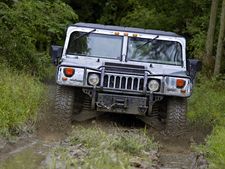 மிலிட்டரி ஸ்டைல் டிசைனில் உருவாக்கப்பட்ட கார் மாடல்கள்