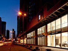 உலகின் மிகப்பெரிய ரோல்ஸ்ராய்ஸ் கார் ஷோரூம்: சீனாவில் திறப்பு