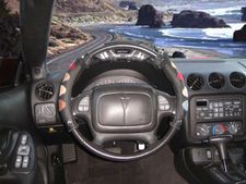 ஸ்டீயரிங் வீலில் டிரம்ஸ்... சொந்த தாளத்துடன் கார் ஓட்டலாம்!