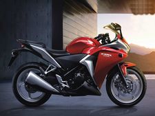 ரூ.2 லட்சத்தில் கிடைக்கும் சிறந்த பிரிமியம் பைக்குகள்!