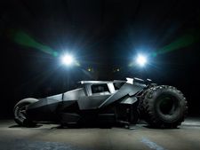 300 கிமீ வேகத்தில் அனாயசமாக செல்லும் 'அசுர' கார்!