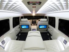 ரோல்ஸ்ராய்ஸுக்கு இணையாக டிஃபென்டரை மாற்றிய கரிஸ்மா!