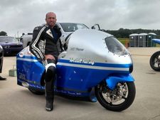 உலகின் அதிவேக மனிதன் பில் வார்னர் விபத்தில் மரணம்!