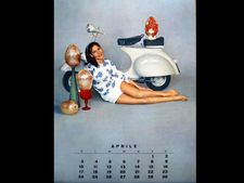 ஸ்கூட்டர், மங்கையரின் விதவிதமான போஸ்களுடன் வெஸ்பா காலண்டர்