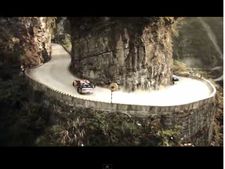 கர்ணம் தப்பினால் மரணம்... ரெட்புல் சாகச டிரைவிங் போட்டி!