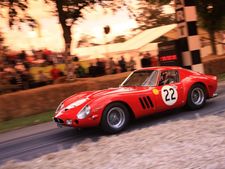 இந்த ஃபெராரி ரேஸ் கார்தான் உலகின் காஸ்ட்லி கார்: விலை ரூ.321 கோடி!!