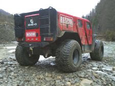 மோசமான வானிலை, எந்த சாலையிலும் செல்லும் அட்டகாசமான மீட்பு வாகனம்!!