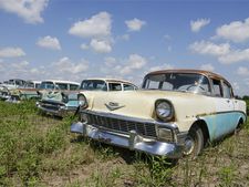 மூடப்பட்ட செவர்லே டீலருக்கு விண்டேஜ் கார்களால் அடித்த ஜாக்பாட்!!