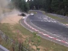 நர்பர்க்ரிங் ரேஸ் டிராக்கின் ஒரு முனையில் நடந்த விபத்துக்களின் தொகுப்பு