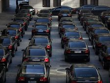 பார்க்கிங் வசதி இருந்தால் புதிய கார் வாங்க அனுமதி: பீஜிங் நிர்வாகம் பரிசீலனை