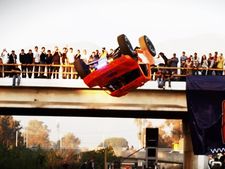 360 டிகிரி கோணத்தில் முதல்முறையாக காரில் பல்டி அடித்து சாதனை