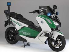 போலீஸ் உடுப்பில் பிஎம்டபிள்யூவின் புதிய எலக்ட்ரிக் ஸ்கூட்டர்