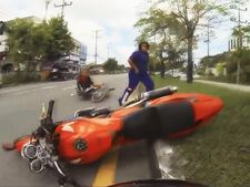 மோட்டார்சைக்கிளில் செல்லும்போது உஷார்...!!