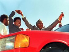 நெல்சன் மண்டேலாவும், நிறவெறி மன(ண)ம் இல்லாத பென்ஸ் காரும்..!!