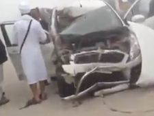 யமுனா விரைவு சாலையில் 25 கார்கள் மோதி விபத்து!