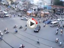 சிக்னலில் அசால்ட்டாக கடந்து செல்லும் வாகனங்கள்