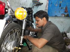 பார்வை இழந்தாலும், ஆயிரம் கண்ணுடையான்... மெக்கானிக் கண்ணப்பன்