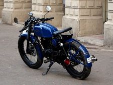 இந்த உருமாறி நிற்கும் பைக் எது என்று கண்டுபிடியுங்கள் பார்க்கலாம்?