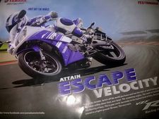 புதிய வண்ணங்களில் விற்பனைக்கு வந்த யமஹா ஆர்15 பைக்!