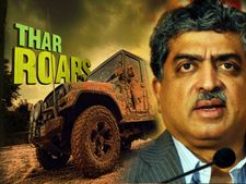 மஹிந்திரா தாரில் மைக் செட் கட்டி கிளம்பிய ஆதார் அட்டை நந்தன் நிலேகனி!