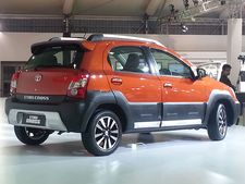 ஆன்லைனில் கலக்குவதில் நம்பர்-1 கார் தயாரிப்பாளர் யார்... சடார்னு மாருதின்னு சொல்லப்படாது?!