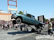 கார்களை வைத்து அமெரிக்கர்களுக்கு இதுவும் ஒரு பொழுதுபோக்குதான்!