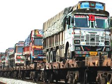 டீசல், நேரம், விபத்தை தவிர்க்கும் கொங்கன் ரயில்வேயின் 'ரோ ரோ' சேவை!