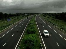 நெடுஞ்சாலையில் கார் ஓட்டுவது எப்படி?... சித்து, ஜேம்ஸுடன் ஓர் பயணம்!