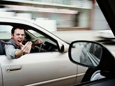 கார் ஓட்டுபவர்கள் செய்யும் சில மோசமான செயல்கள்!