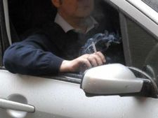 கார் ஓட்டும்போது புகைப் பிடித்தால் லைசென்ஸ் ரத்து: குஜராத் ஆர்டிஓ.,அதிரடி