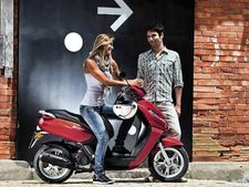 பீஜோ ஸ்கூட்டர் நிறுவனத்தை கையகப்படுத்த மஹிந்திரா திட்டம்