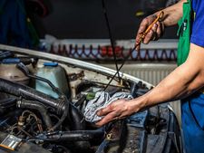 கார் எஞ்சினை நீண்ட நேரம் ஐட்லிங்கில் விடுவதால் ஏற்படும் தீமைகள்!