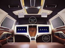 சொகுசு கார்களை திரும்பி பார்க்க வைத்த இன்னோவா!