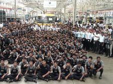 சென்னை டெய்ம்லர் ஆலையில் 20,000 டிரக்குகள் உற்பத்தி!