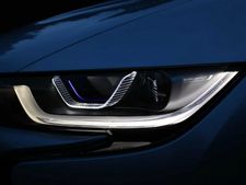 பிஎம்டபிள்யூவின் புதிய 'ஸ்மார்ட்' லேசர் ஹெட்லைட்!