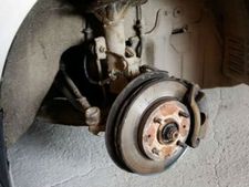 இந்த பிரச்னைகள் தெரிந்தால் உடனே கார் பிரேக்கை சரிபார்க்கவும்!