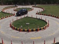 8 போட்டா லைசென்ஸ்... இல்லாட்டி ஏழரைதான்...!