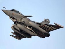 இந்தியா விடாப்பிடியாக வாங்கும் ரபேல் விமானம் பற்றிய சுவாரஸ்யத் தகவல்கள்!