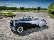 இதுதாங்க ரோல்ஸ்ராய்ஸின் புது கார்.. டிசைன் எப்படியிருக்கு?