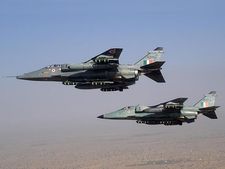 இந்திய வான்பகுதியை கட்டிக் காக்கும் விமானப்படை விமானங்கள்!